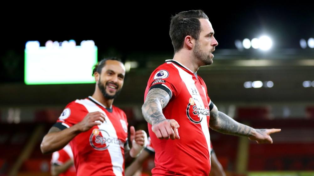 مهاجم ساوثهامبتون "إنجز" يحتفل بالفوز على ليفربول