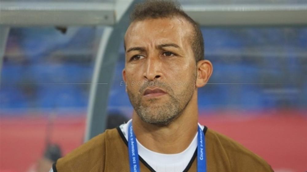 مصطفى حجي يهنئ لاعبي الرجاء في مستودع الملابس ويستفسر عن الحالة الصحية لرحيمي