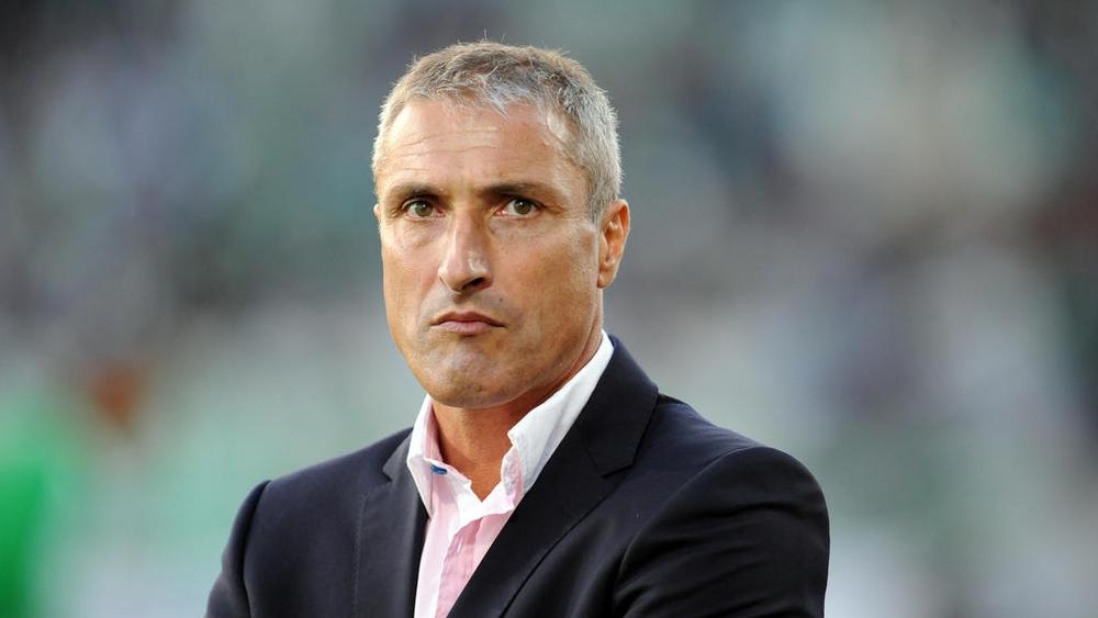 رسميا/ مولودية وجدة يتعاقد مع المدرب الفرنسي كازوني