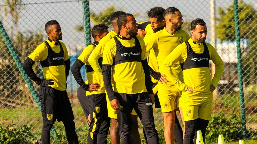 اشترطوا تسلم "شيكات" بدل "كمبيالات".. ستة لاعبين مرشحون لمغادرة "الماص" بعد اجتماع مع المشرف العام هلال الطاير