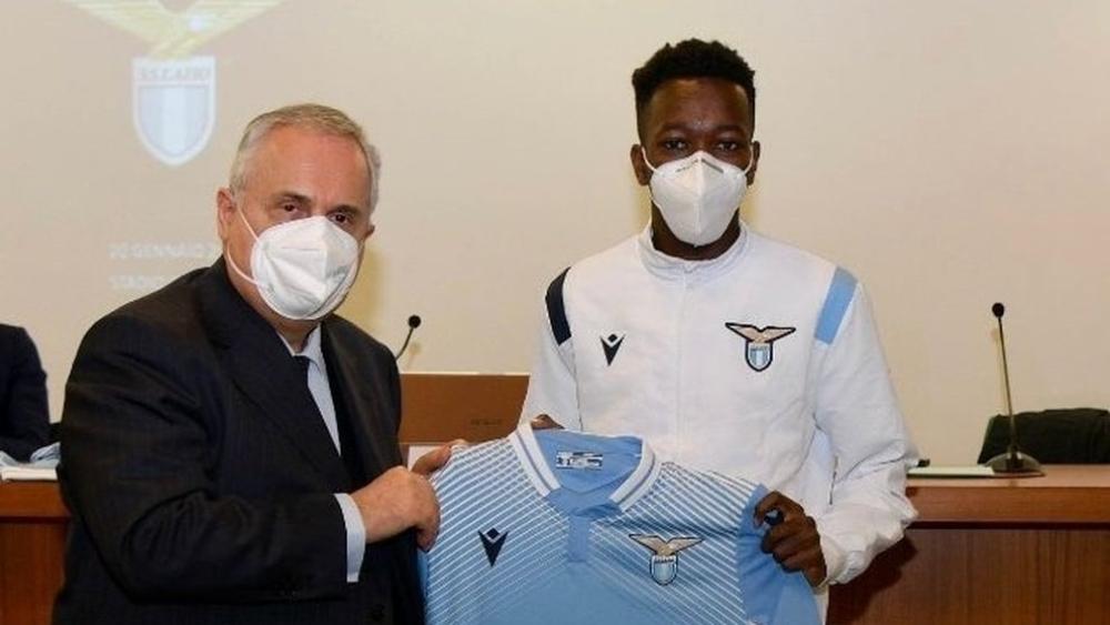 لاتسيو يتعاقد مع "مهاجر" أفريقي لم يلعب كرة القدم قط!