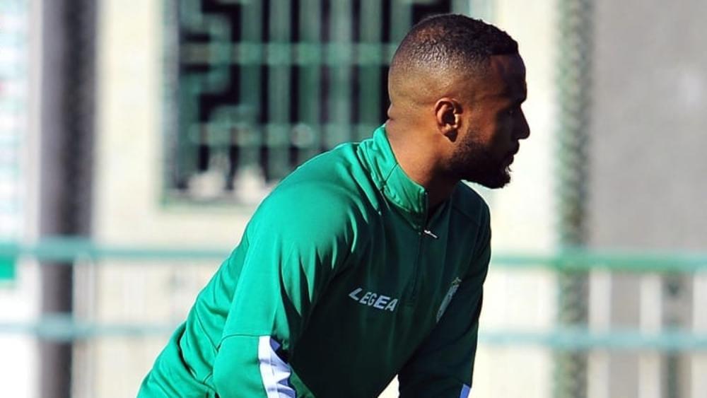 الرجاء يجري حصة تدريبية بالقاعة تحت إشراف بكاري والمعد البدني.. والمران يعرف غياب السلامي وأبو شروان