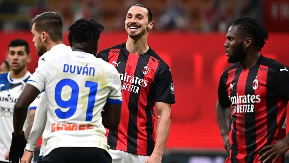 إبراهيموفيتش يرد على 'استفزازات' زاباتا بطريقته: "سجلتُ أهدافًا أكثر من المباريات التي لعبتها في مسيرتك كاملة"