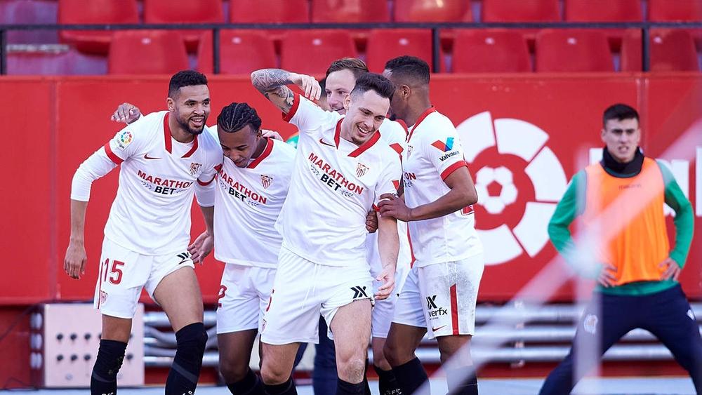 النصيري "يصطاد" ركلة جزاء وأوكامبوس يسجل هدف التقدم لإشبيلية أمام إيبار