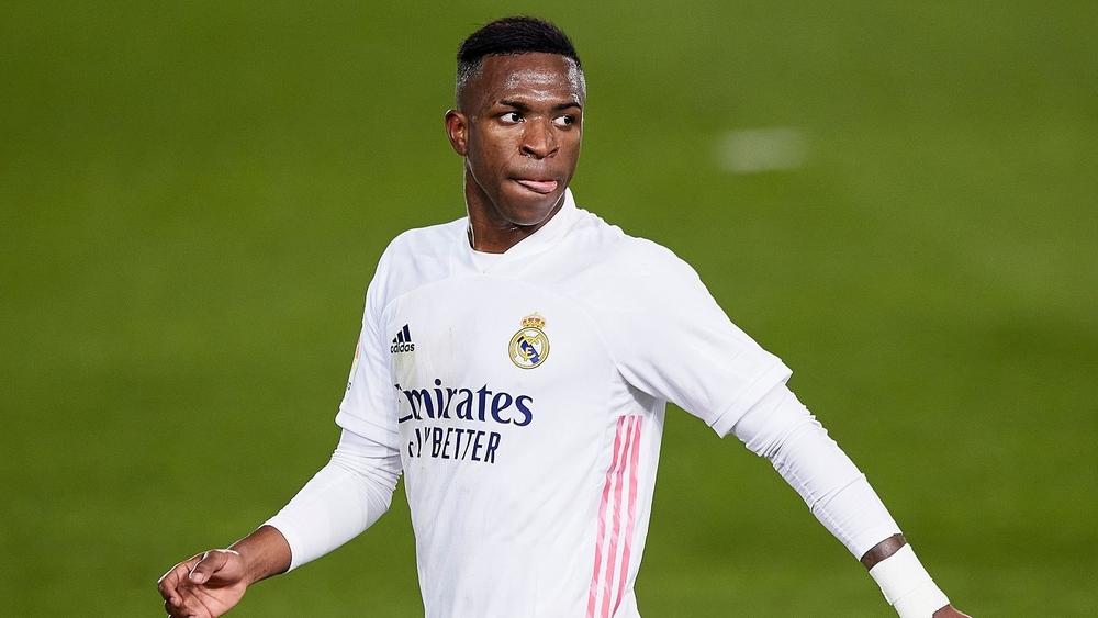 بعد غيابه لقرابة شهرين.. فينيسيوس يعود للتشكيل الأساسي لريال مدريد