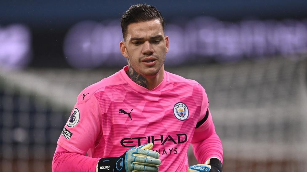 جوارديولا: "سأفكر في منح حارس المرمى إيدرسون فرصة تنفيذ ركلات الجزاء"