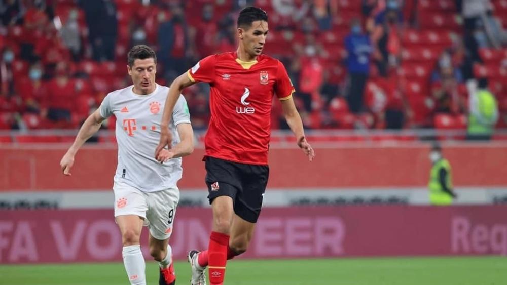 الوقوف في وجه ليفاندوفسكي ومراقبته "رجل لرجل".. بنون يقدم أداء طيبا رغم خسارة الأهلي أمام بايرن ميونخ