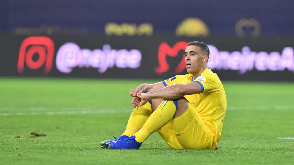 لجنة الانضباط بالدوري السعودي تُغرمّ حمد الله لتبادل قميصه مع لاعب التعاون