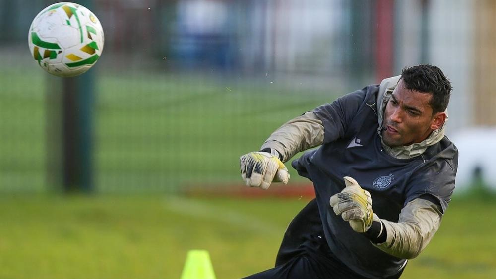 مناصرو الوداد متخوفون من الحالة الصحية للتكناوتي لتوفر الفريق على حارس بديل واحد قبل مباراة كايزر شيفس