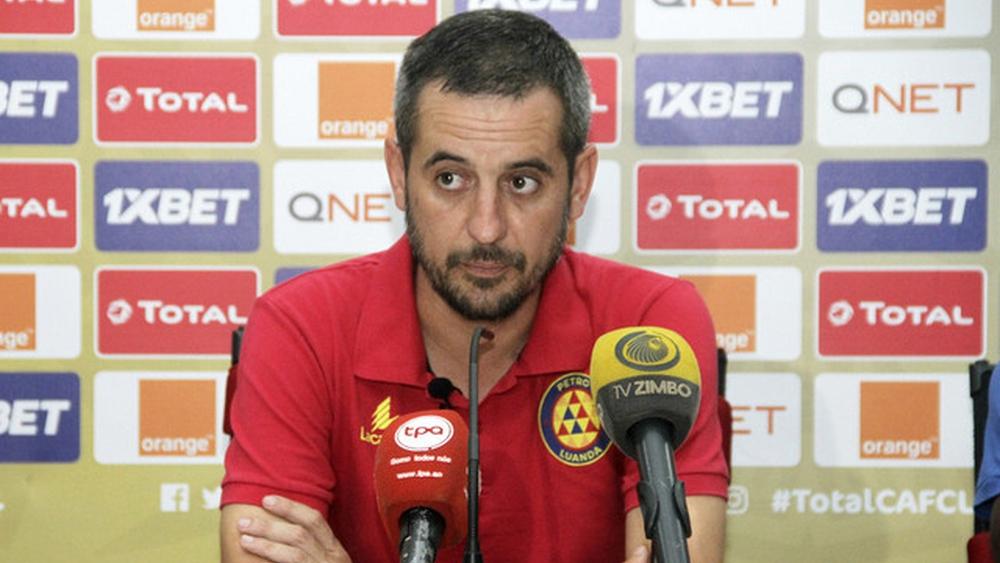 رسميا/ الهزيمة أمام الوداد تدفع إدارة بيترو أتليتيكو الأنغولي لفسخ تعاقدها مع المدرب كوسانو