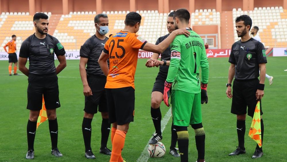 وَصْفُهُ جرَّ عليه مَوْجَةَ سُخْرِيَّةٍ.. معلق مباراة ن.بركان والماص يتصدَّر أبرز عناوينها ويُنافس نِدّيتها على إثارة ردود أفعال المتابعين