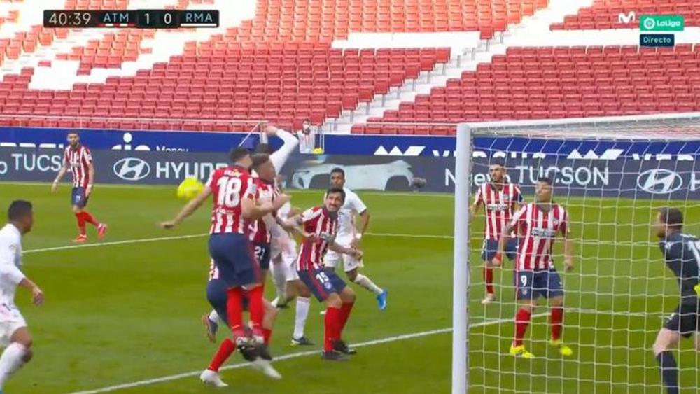 خبير التحكيم بصحيفة "آس": "لمسة يد فيليبي لا تستحق ركلة جزاء" وكاسيميرو يؤكد: "نحن لا نحتج أبدا على الحكم"