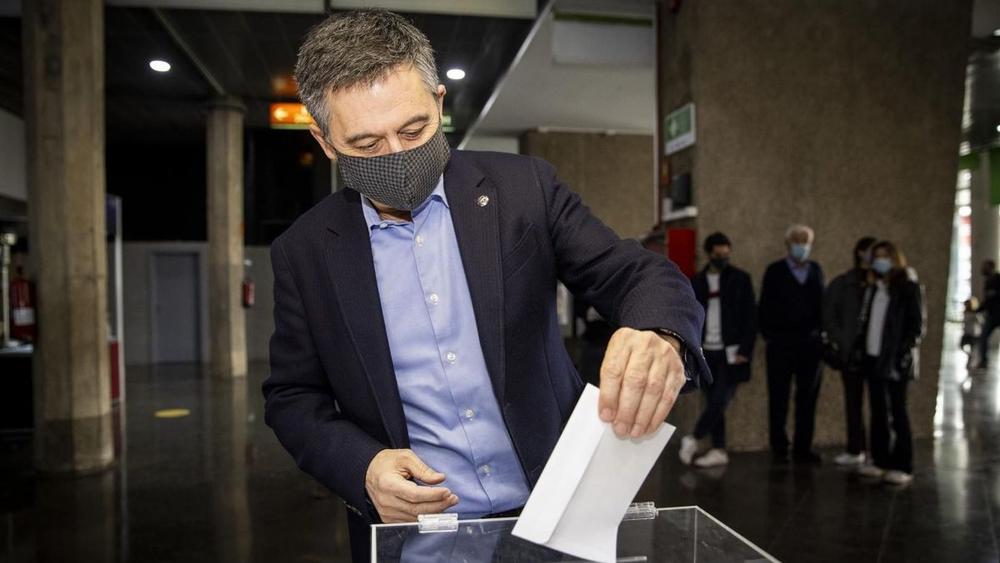 بعد إطلاق سراحه.. بارتوميو يتفادى أوقات الذِّروة ويختار موعداً "خاصا" للإدلاء بصوته في انتخابات برشلونة!