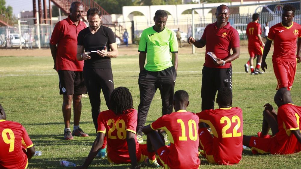 بعثة المريخ السوداني "تعاني" في تنزانيا.. الفريق خضع لاختبار "كورونا" في مستشفى مقابل 150 دولار للفحص الواحد