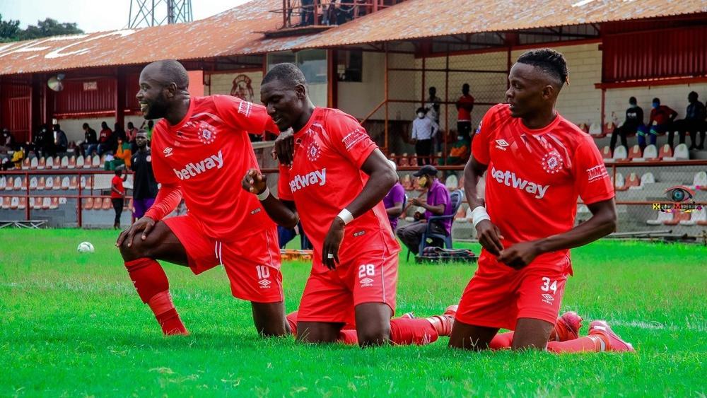 بعد طرحه لـ 200 تذكرة للبيع.. نكانا الزامبي يعتذر لجماهيره ويعلن عن إجراء مباراة الرجاء بدون جمهور