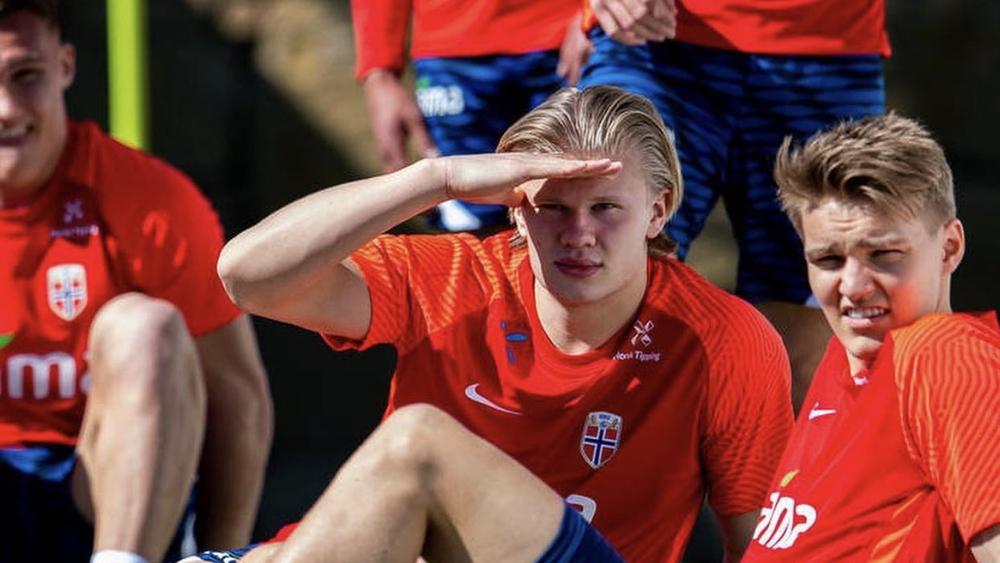 هالاند: "مقارنتي بميسي وكريستيانو؟ الصحف هي من تفعل ذلك.. إنهما الأفضل على الإطلاق وبعيدان عن البقية"