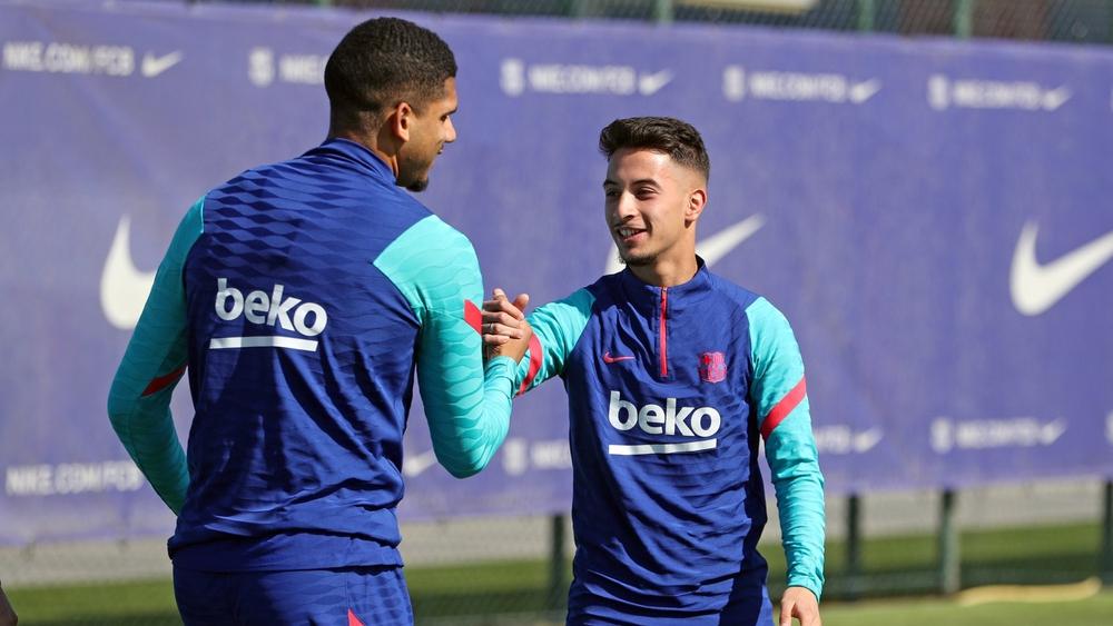 المغربي زكرياء غيلان يُشارك لأول مرة في تدريبات الفريق الأول لبرشلونة