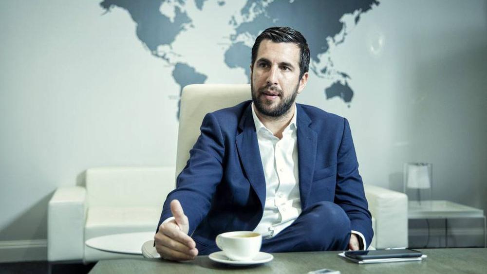 "إنريكي ريكيلمي" رجل أعمال شاب يتحدى "فلورنتينو بيريز" في انتخابات ريال مدريد القادمة