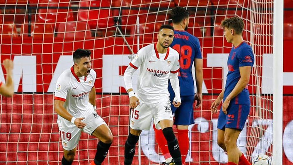 بونو يقود إشبيلية للفوز على أتلتيكو مدريد بتصدٍّ في "الوقت القاتل" 90+1' ويقدِّم "هدية" لمطارديْه ريال مدريد وبرشلونة