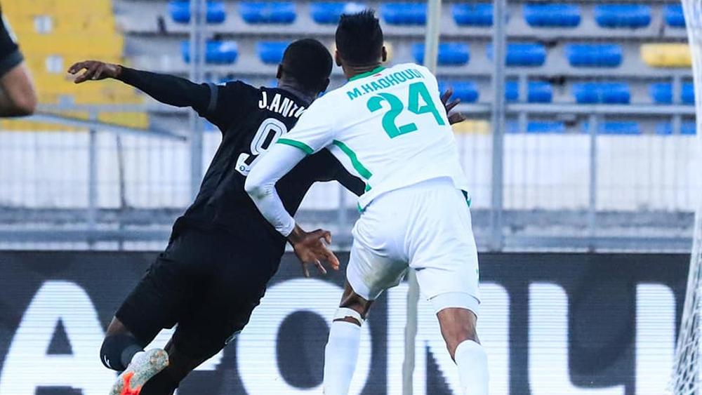 "الكاف" يعين طاقما تحكيميا أنغوليا لقيادة مباراة بيراميدز والرجاء في كأس الكونفدرالية