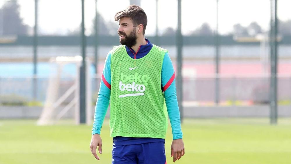 بيكيه يلجأ لـ"الحقن" لخوض "الكلاسيكو" بدون آلام في الركبة