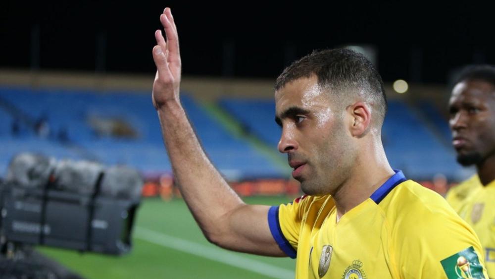 إعلامي سعودي: "ما قام به حمد الله أمر غير مسموح به في ملاعبنا.. يجب أن يدفع الثمن لأن هناك أساطير مثلوا المنتخب وتعرضوا لعقوبات"