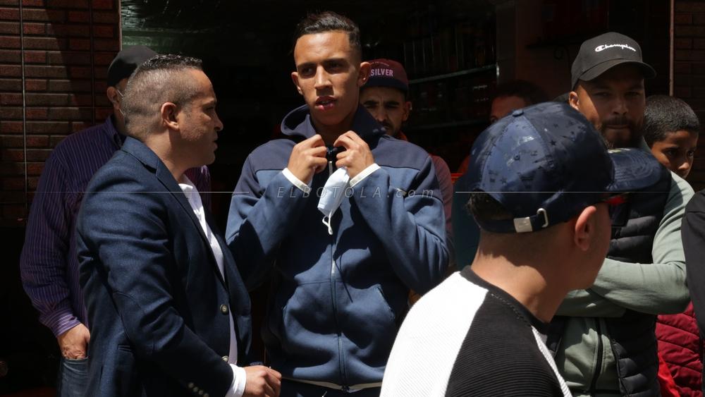 مباشرة بعد عودته من مصر.. سفيان رحيمي يحضر جنازة الفقيد رضى الساقي