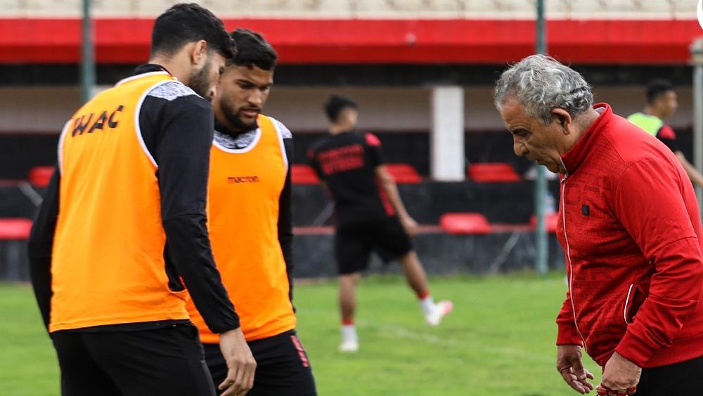 البنزرتي: "كان هناك تراخي لبعض العناصر الودادية في الشوط الأول واللاعب يجب أن يحافظ دائما على أقدامه في الأرض"