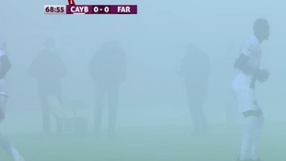 كثافة الضّباب وتعذُّر الرؤية يوقفان مباراة يوسفية برشيد والجيش الملكي