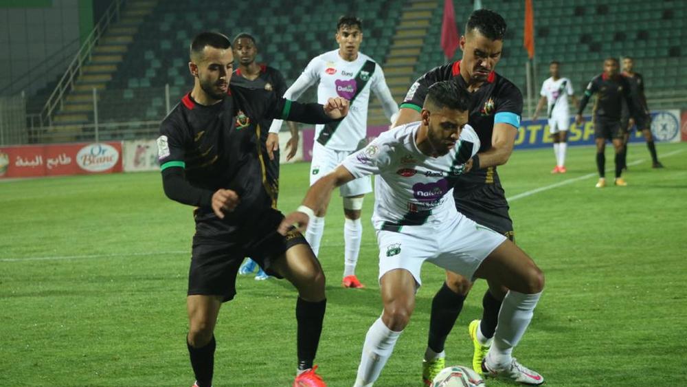 في مباراة "مجنونة" توقَّفت بسبب كثافة الضّباب قبل استئنافها.. ي.برشيد يُعاقب الجيش الملكي ويفرض عليه التعادل