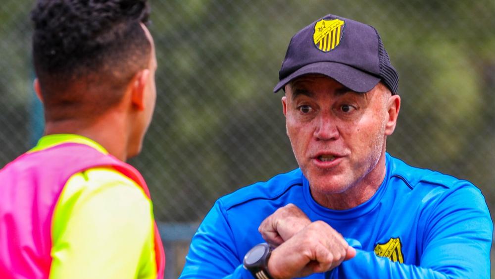 غاموندي: "أتفهم غضب الجماهير الفاسية.. لدينا أسماء عديدة بدون خبرة ونحتاج لانتصار طال انتظاره لتخفيف الضغط"