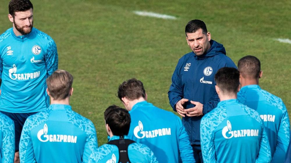 بعد تسجيل حالتي إصابة بكورونا في صفوفه.. شالكه يقرر إلغاء تدريباته كإجراء احترازي