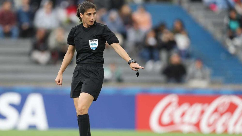 حكمة من أصول فلسطينية تدير نهائي دوري أبطال أوروبا للسيدات