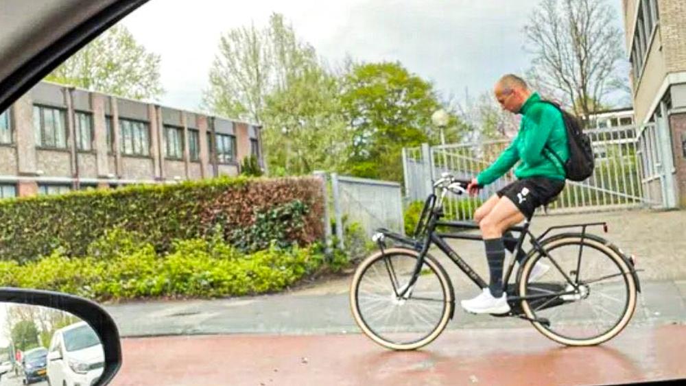 أريين روبن (30 لقبا) يعود إلى منزله عبر دراجة هوائية بعد الفوز على إيمين (0-4)