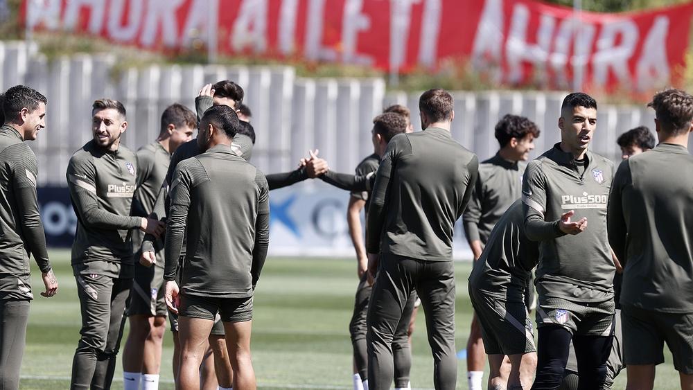 أتلتيكو مدريد يعود للتدريبات تمهيدًا لمواجهة أوساسونا في الجولة ما قبل الأخيرة من الليغا