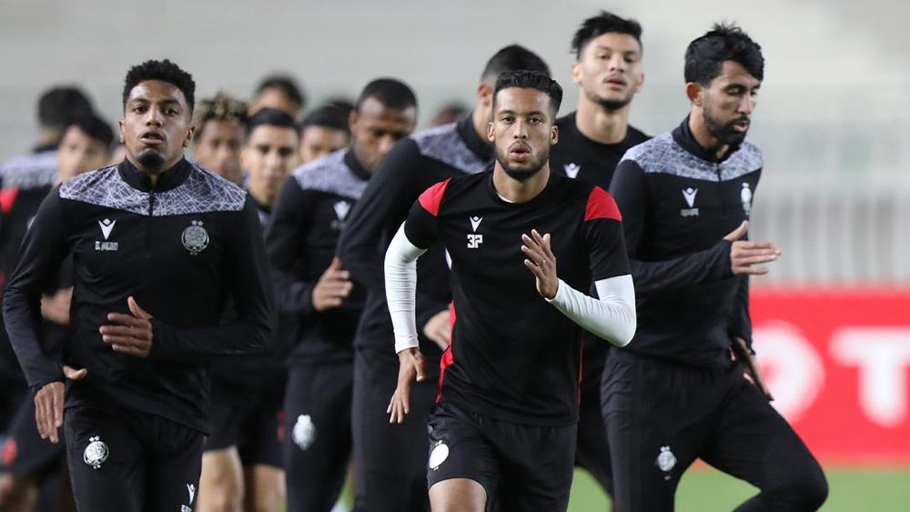 بحضور السعيدي والعملود وعطية الله.. الوداد الرياضي يخوض آخر حصة تدريبية بالجزائر تأهبا لمواجهة المولودية المحلي