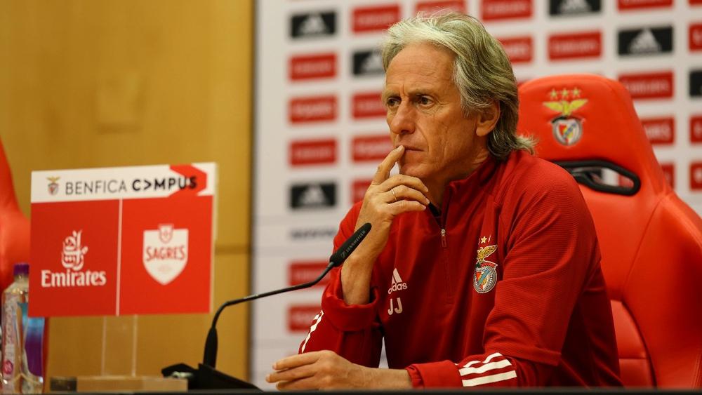 مدرب بنفيكا عن القيام بممر شرفي للاعبي لشبونة: "فزتُ بالدوري 3 مرات ولا أحد قام بالممر الشرفي"
