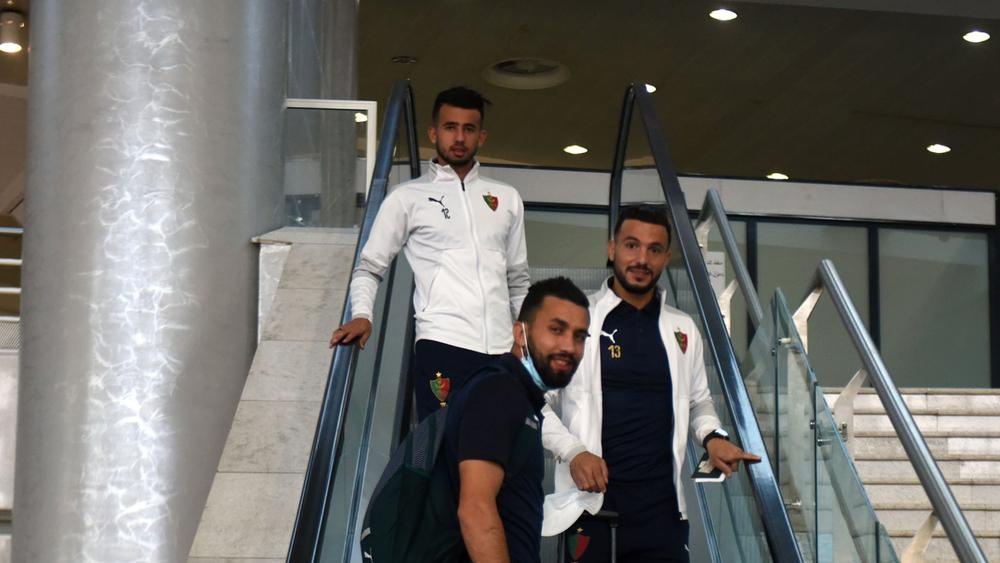 بعثة مولودية الجزائر تحط الرحال في مطار محمد الخامس استعدادا لمواجهة الوداد