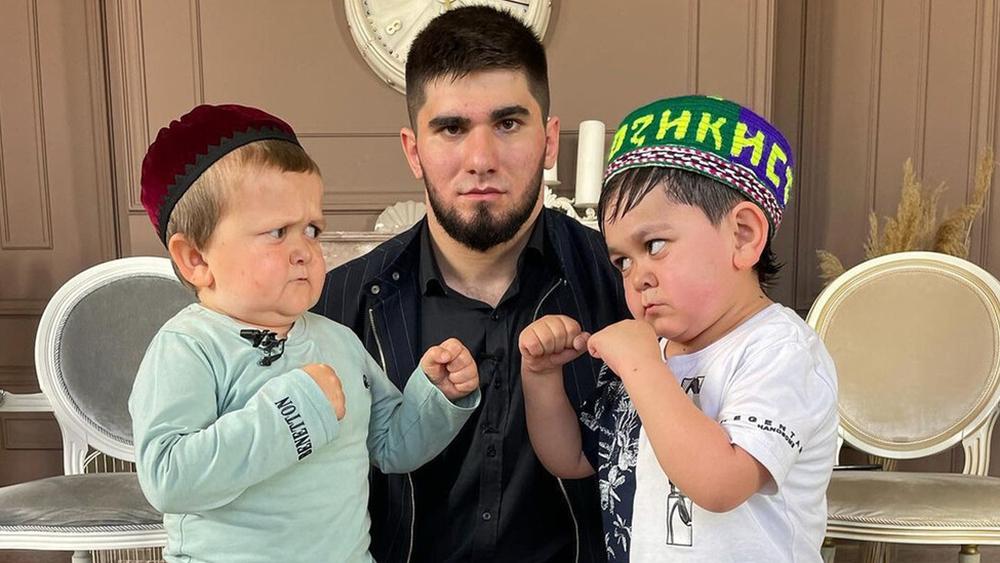 نزال مرتقب بين شابين قصيري القامة يزنان معا 35 كغ يحطم الأرقام في عدد المشاهدات على الأنترنيت