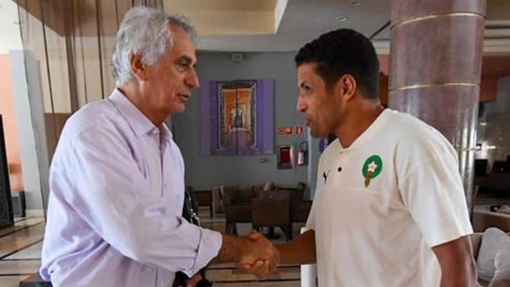 خليلوزيتش وعموتة يُتابعان "ديربي الرباط" من مدرجات "مركب مولاي الحسن"