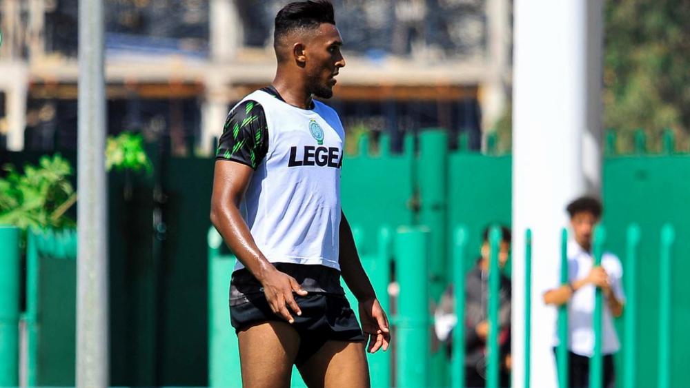 بعد أن حددتها سابقا في 25 مليون سنتيم.. إدارة الرجاء تقرر تغريم الورفلي مبلغ 40 مليون وهي الغرامة الأكبر في تاريخ النادي