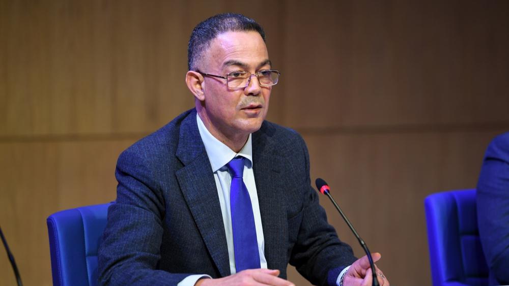 لقجع لـ"أسود الصالة": "شرفتُو الكرَة المغرِبية وكمُواطن مغربِي أُطالبكم بالعَالمية وقمِيص المُنتخب كايضحِّيو عليه الناس بحياتهم في الحُدود"