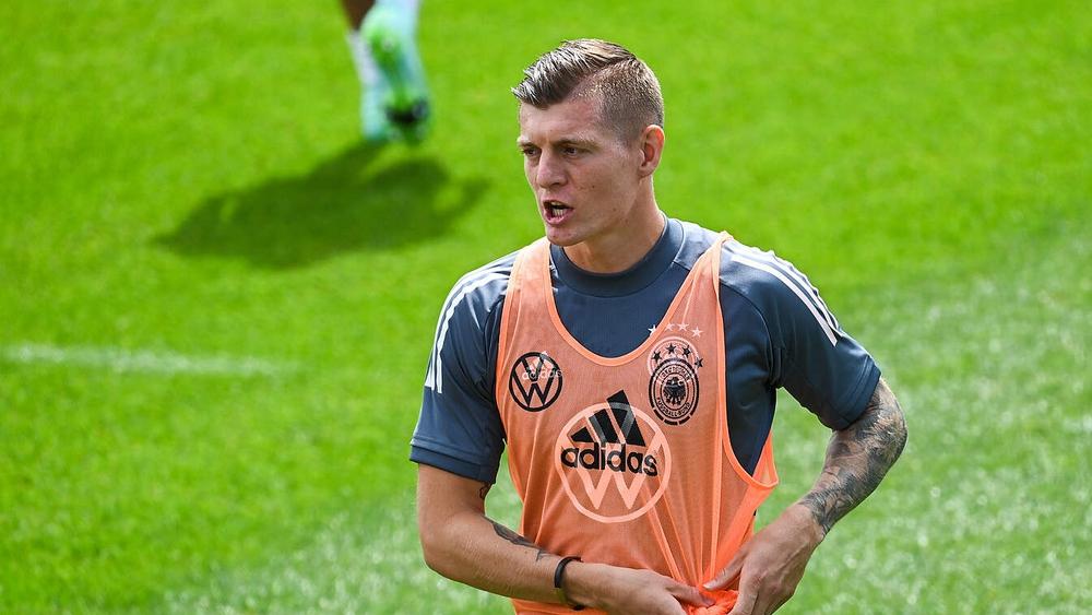 كروس: "جاهز للعب في كأس أمم أوروبا وسأحدد مصيري بعد البطولة"