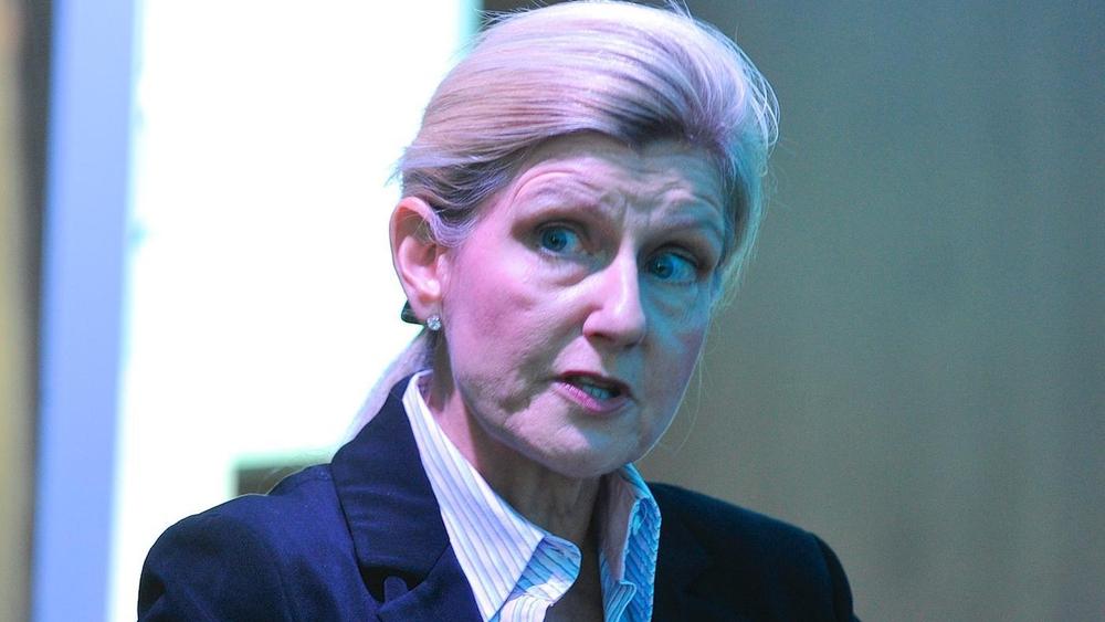 "ديبي هيويت" أول سيدة تتولى رئاسة الاتحاد الإنجليزي لكرة القدم