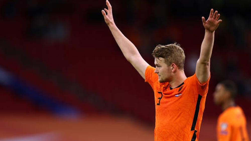 دي بور يؤكد غياب المدافع ماتياس دي ليخت عن مباراة هولندا وأوكرانيا