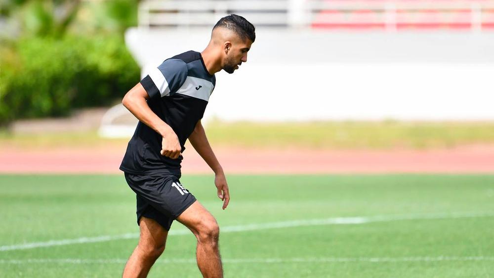 الجيش الملكي يستعيد خدمات طرخات قبل مواجهة مولودية وجدة