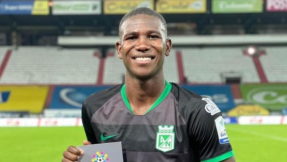 ولفرهامبتون يتعاقد مع المدافع الكولومبي "موسكيرا"