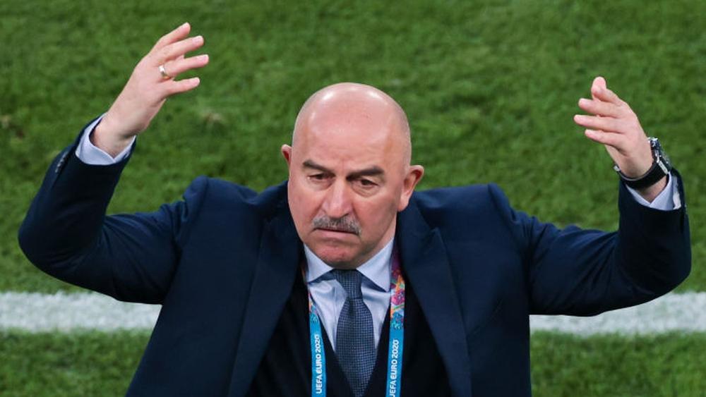 مدرب روسيا: "لا أريد التركيز على أخطائنا ومن المهم أن نكسب الخبرة في البطولات الكبرى"