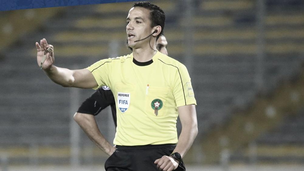 الرجاء يُراسل مديرية التحكيم احتجاجاً على تعيين زوراق في غرفة "الفار" ضمن مباراة يوسفية برشيد