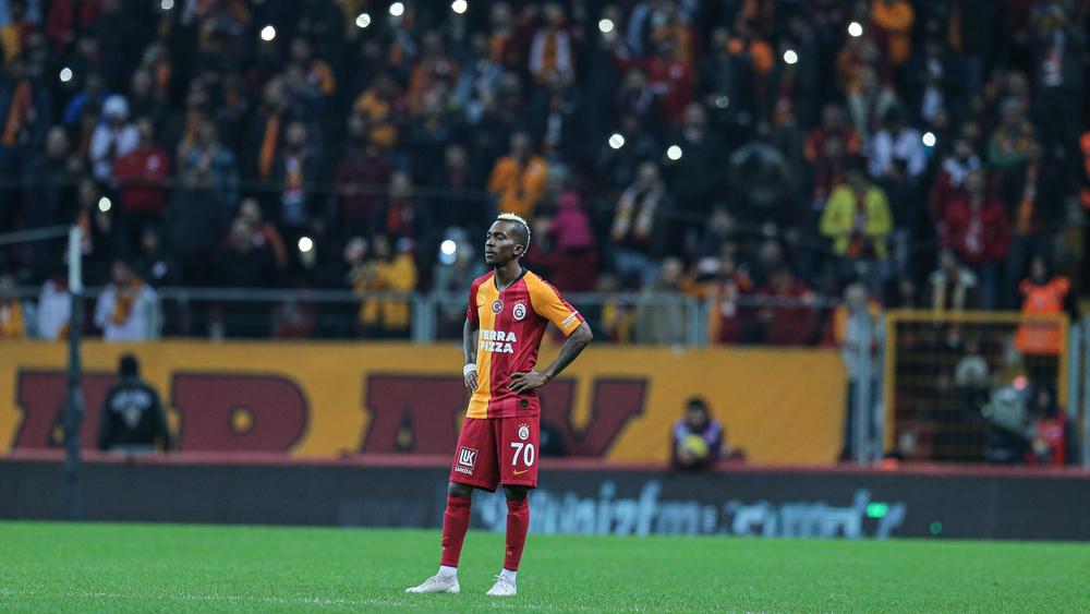 تركيا تسمح بعودة الجماهير لملء نصف سعة الملاعب في الموسم المقبل